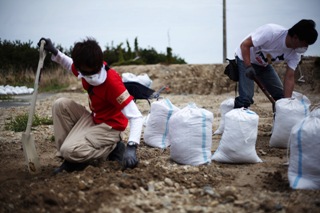 活動中-土砂撤去