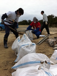 活動中-土砂撤去