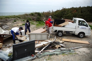 活動中-粗大ごみ搬出