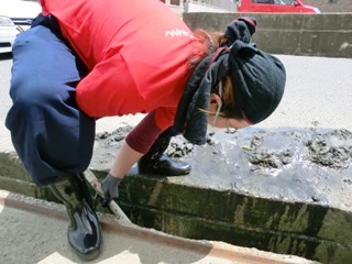 活動中-土砂撤去