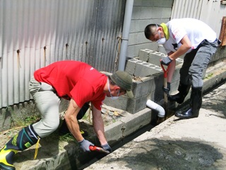 活動中-土砂撤去