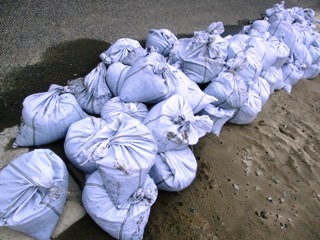 活動中-土砂撤去