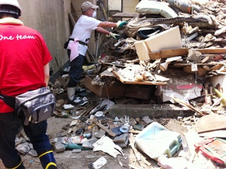 活動中-土砂撤去