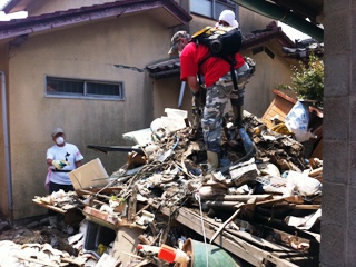 活動中-土砂撤去