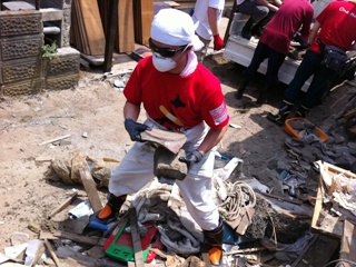 活動中-土砂撤去