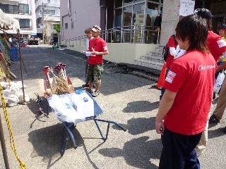 現場で使用する資材の積み込み