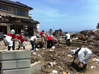 活動中-土砂撤去