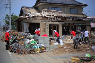活動中-土砂撤去