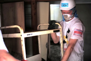 活動中-家財撤去