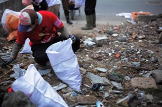 活動中-土砂撤去