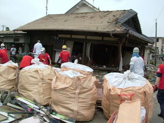 仕分けされたがれき