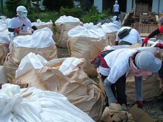 がれきの運び出された空き地