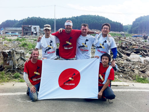 活動中-がれき撤去