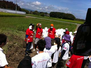 活動中-がれき撤去