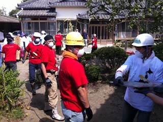 仕分けされたがれき